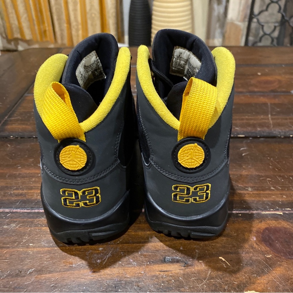 Mens Jordan 9 Retro Black. Size 8. - Picture 4 of 8
